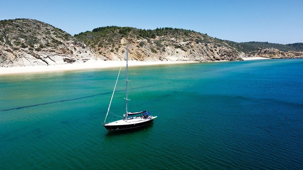 yacht-charter-with-paradise-anchor-1