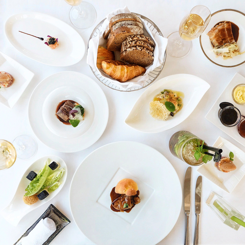 Brunch de luxe au bord de la mer